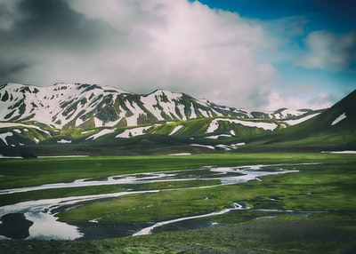 青山和白山风景照片